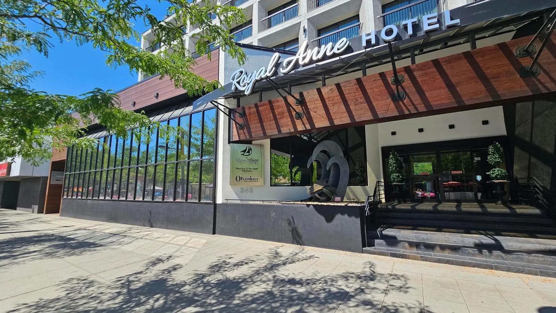 Staying Near Lake Okanagan: 5 Business Hotels Compared