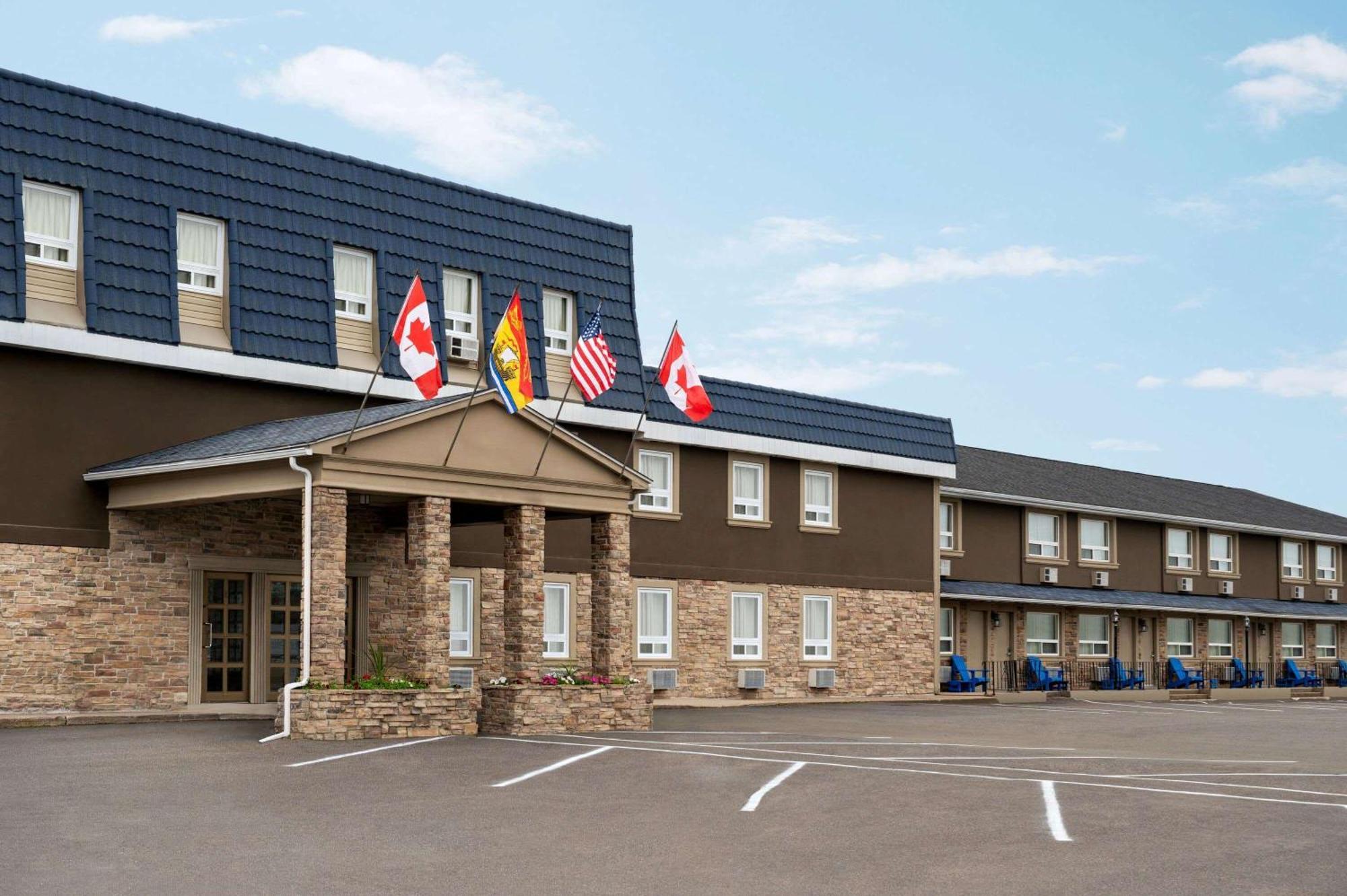 Staying Near Lady Beaverbrook Arena: 4 Design Hotels Compared