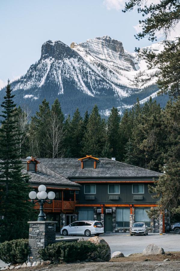 4 Family-Friendly Hotels in Lake Louise Worth Booking